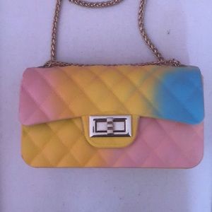 This is a kids purse it’s not used